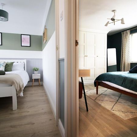 Stylish Home In Bath With Driveway Parking, 10Min From City Buitenkant foto