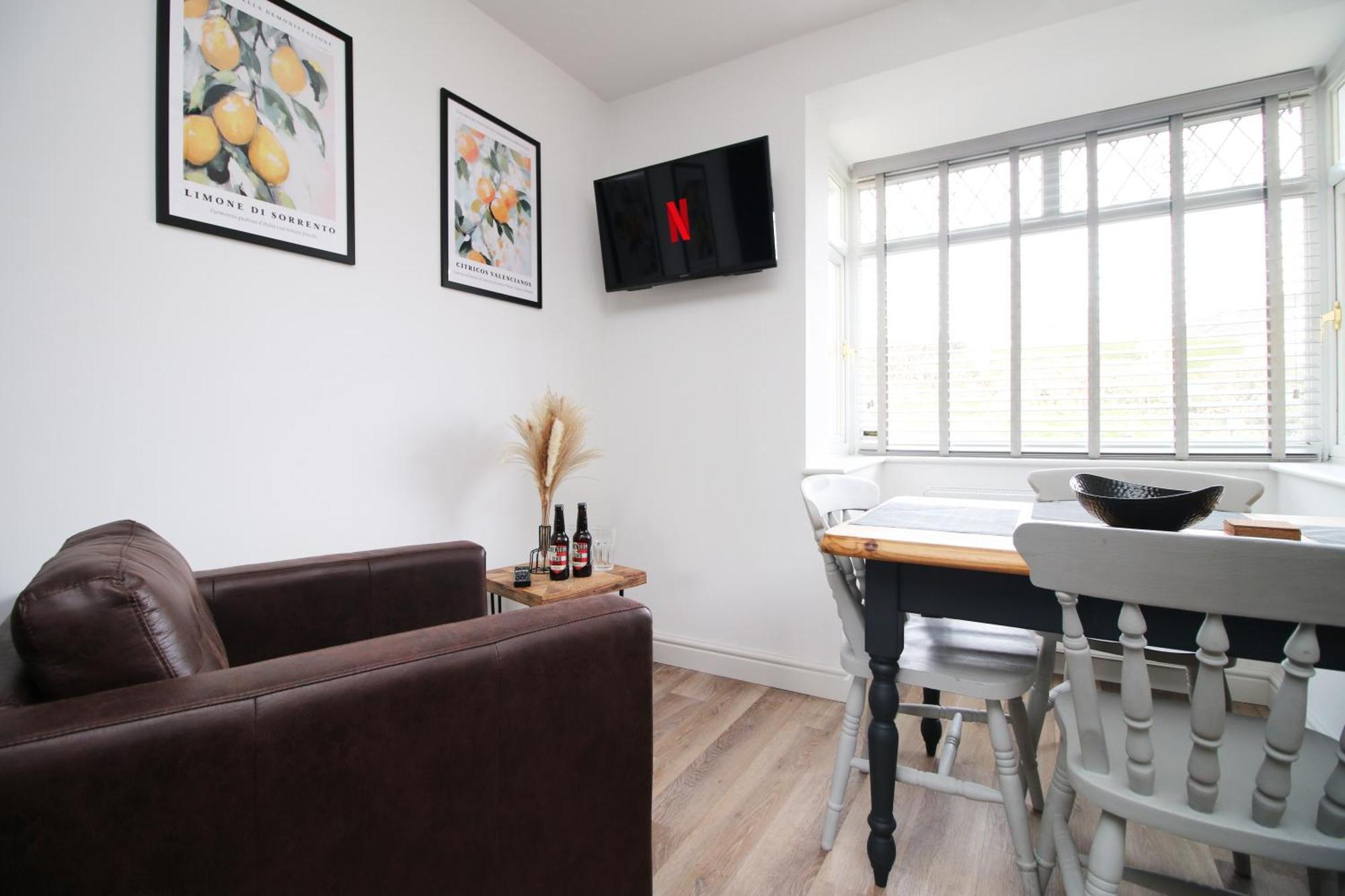 Stylish Home In Bath With Driveway Parking, 10Min From City Buitenkant foto