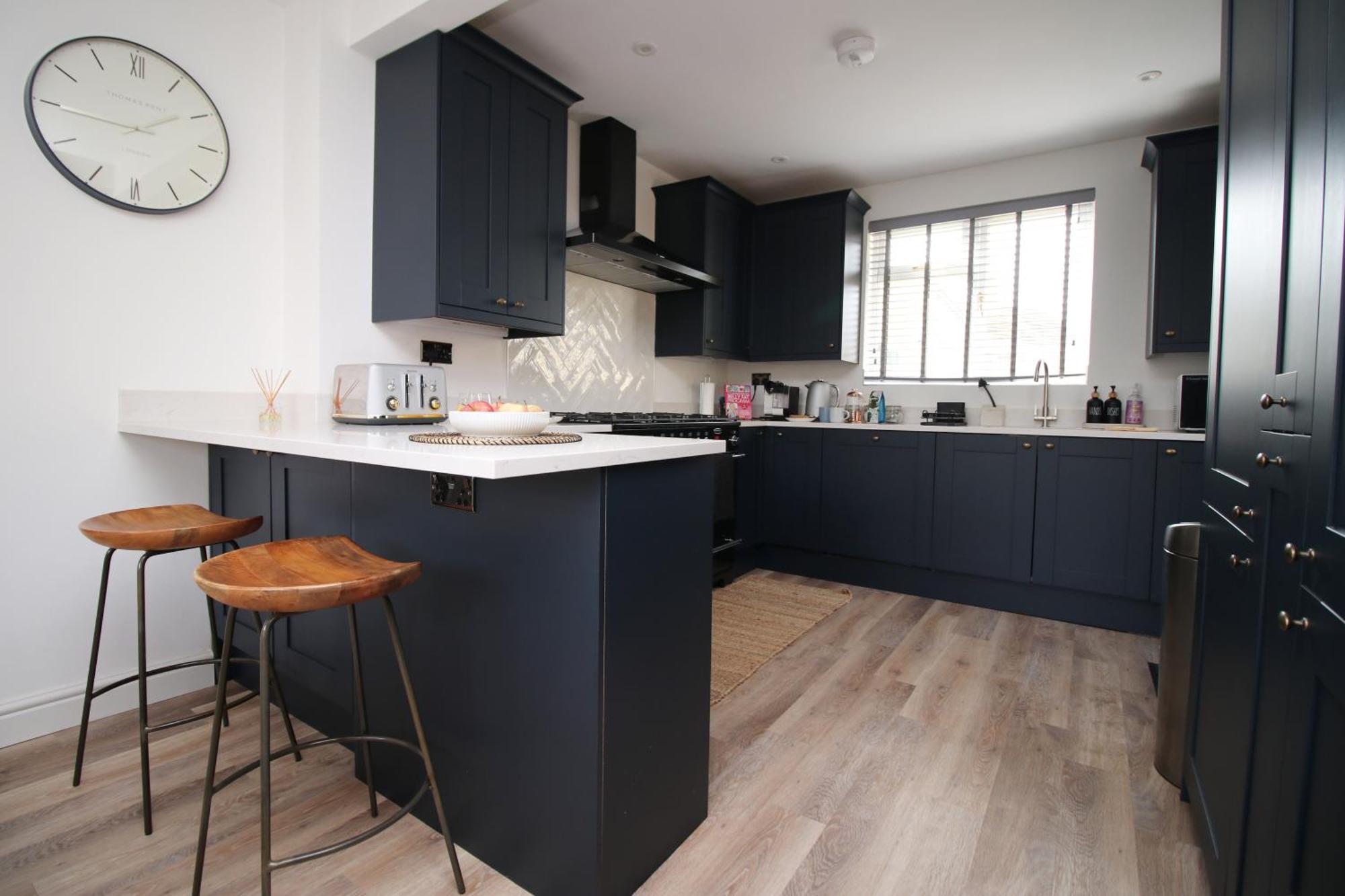 Stylish Home In Bath With Driveway Parking, 10Min From City Buitenkant foto