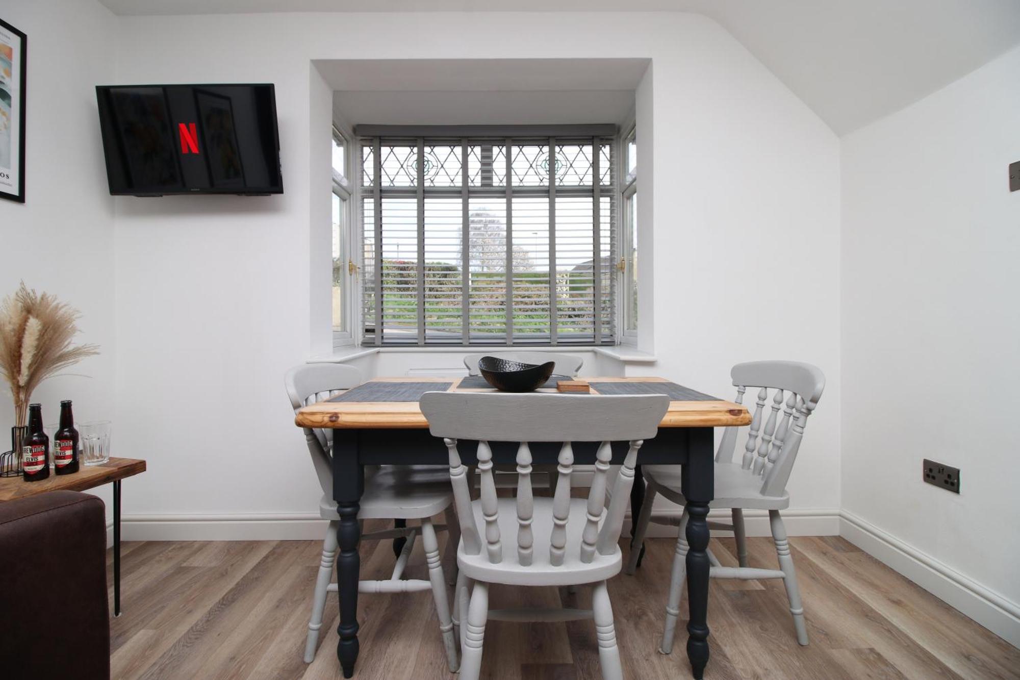 Stylish Home In Bath With Driveway Parking, 10Min From City Buitenkant foto